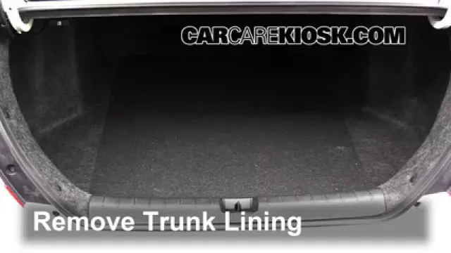 2016 Honda Civic LX 2.0L 4 Cyl. Sedan Monter sur cric Utiliser le cric pour lever la voiture